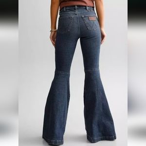 Wrangler Retro High Rise Extreme Flare Stretch Jean 29 x 32
